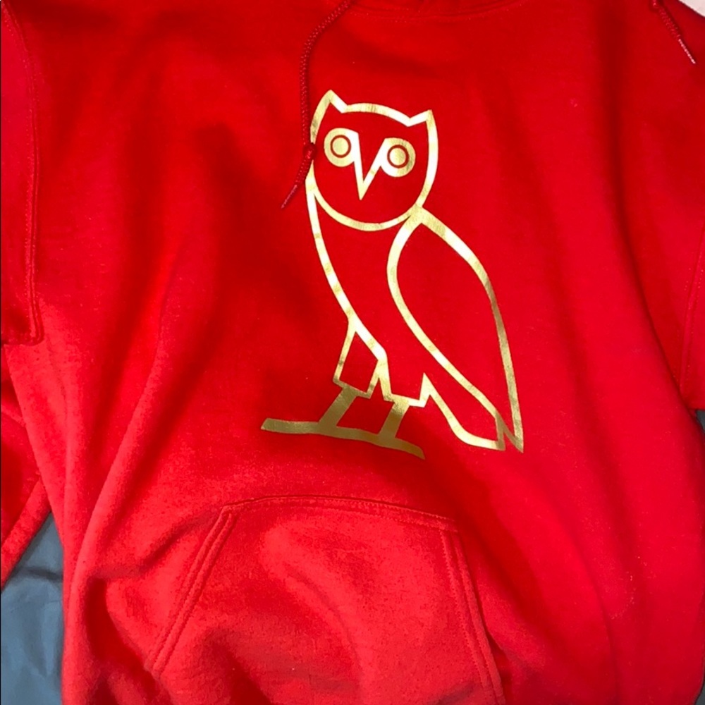 A ovo men hoodie ! It’s a small but it fits large